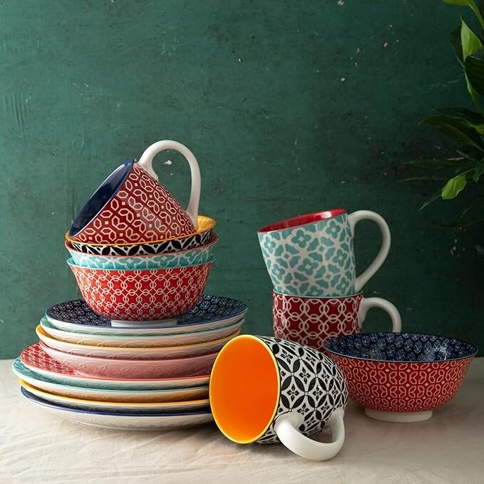 DOWAN Ceramic Dinnerware Set, 16 Pieces Dish Set for 4, Decorative Plates and Bowls Set