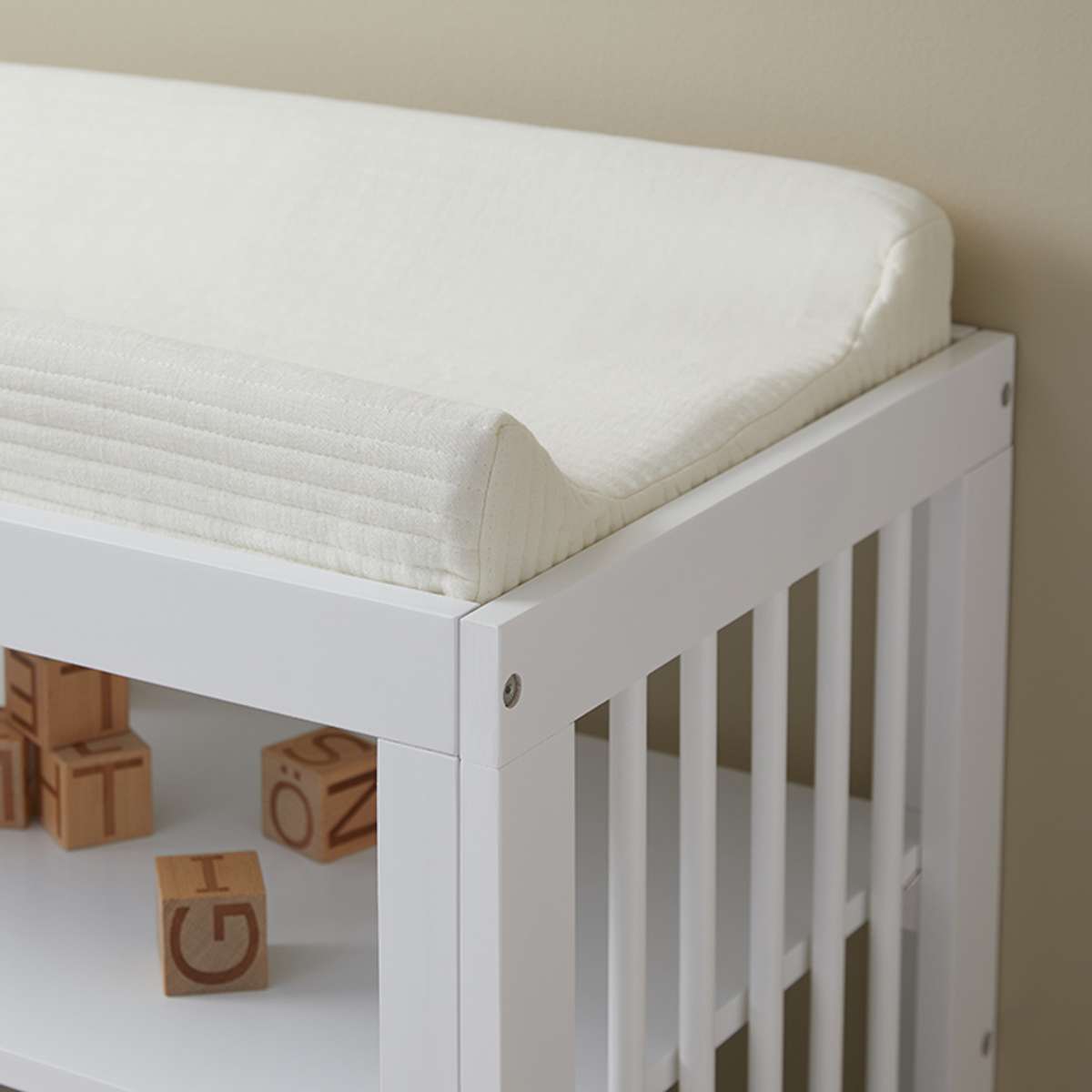 Aspen Change Table - White