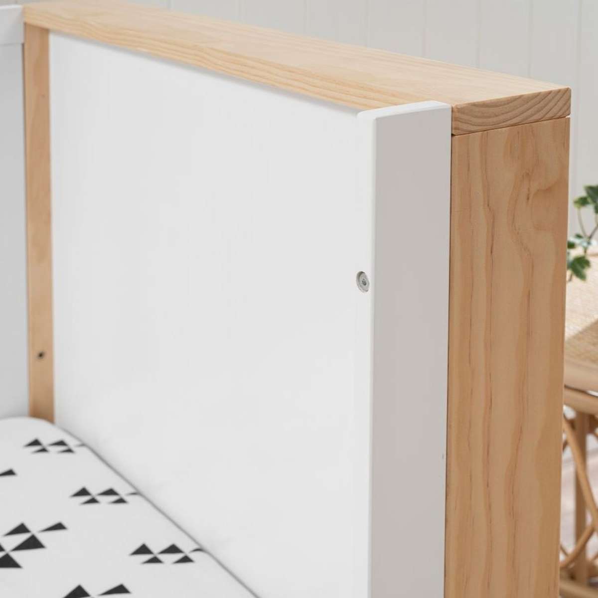 Boston Cot Toddler Bed Conversion - White