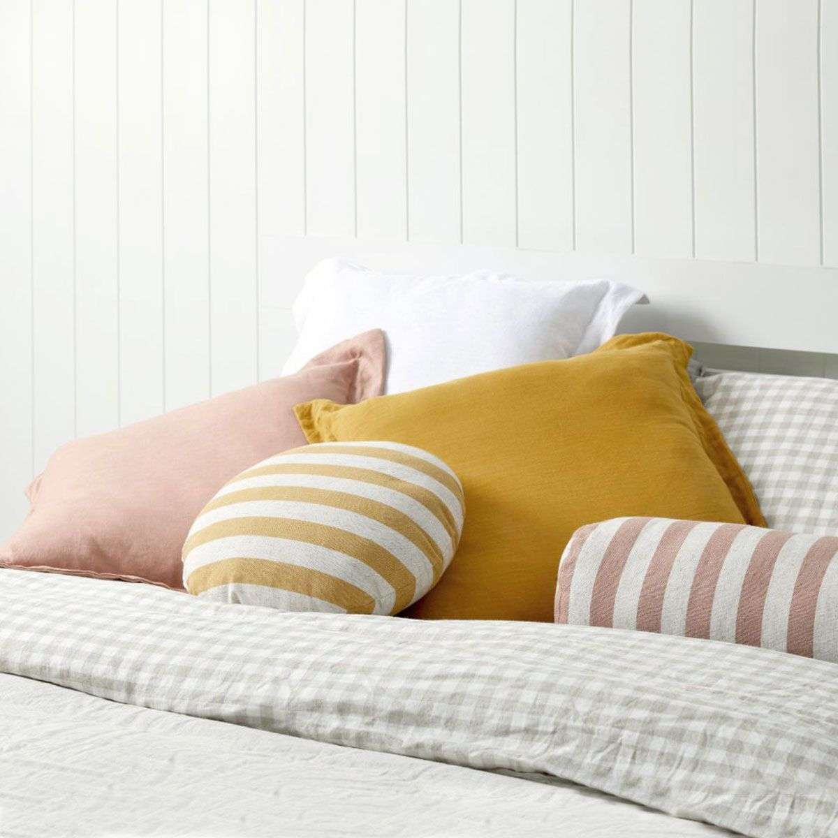 Mocka Linen Cushion - Coral Sand