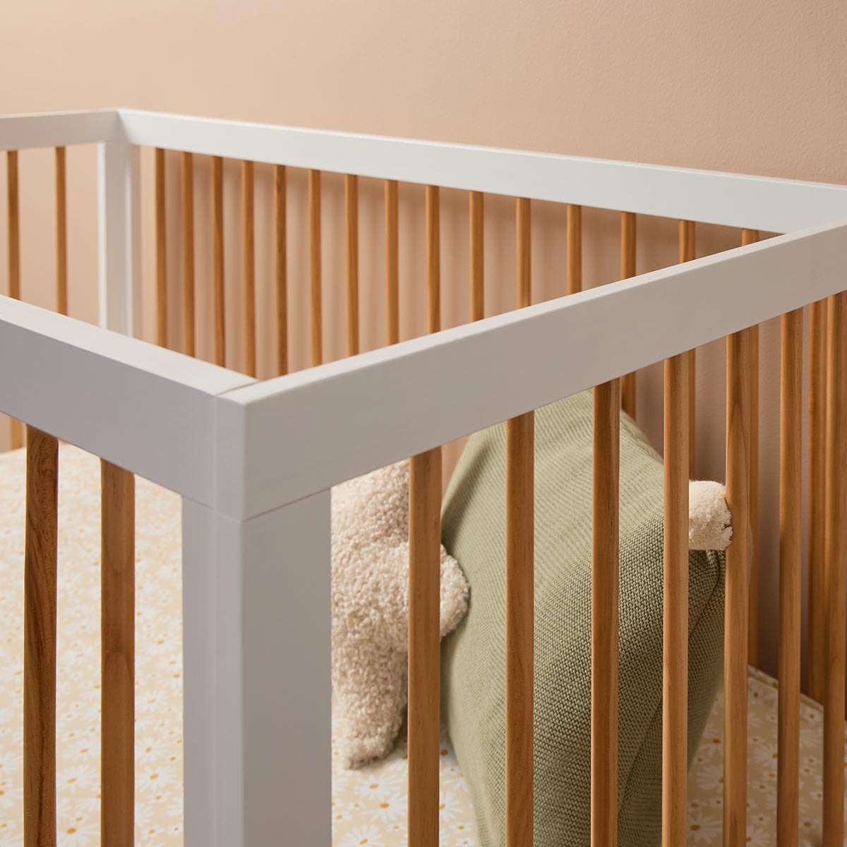 Aspen Classic Cot - White/Natural
