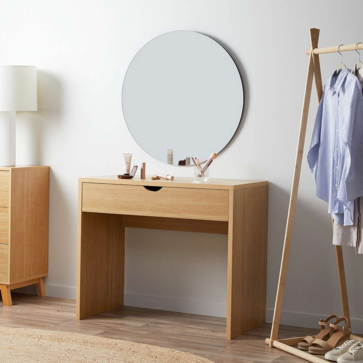 Make-Up Table - Natural