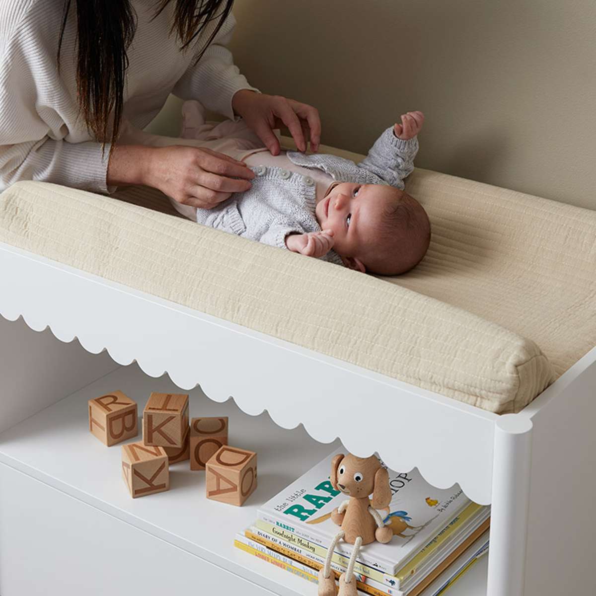 Maisie Scalloped Change Table