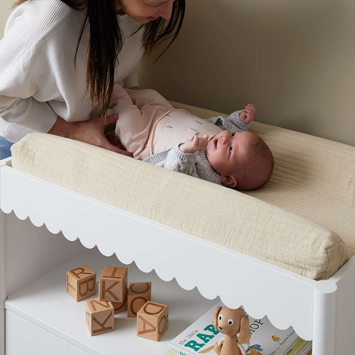 Maisie Scalloped Change Table