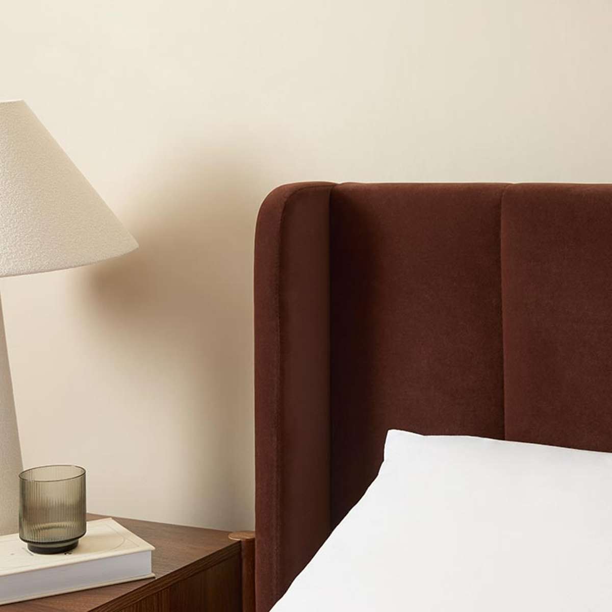 Quinn Queen Bed - Chocolate